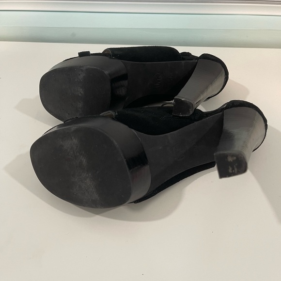 MICHAEL Kors Black Suede Heeled Sandals Size 8.5M - Picture 10 of 15